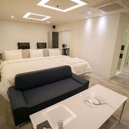 Ekklim Classic Hotel Pyeongtaek Esterno foto