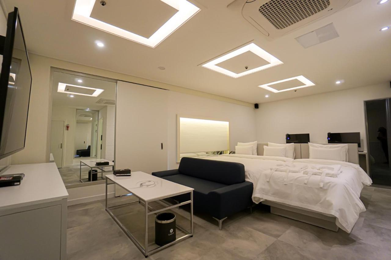Ekklim Classic Hotel Pyeongtaek Esterno foto